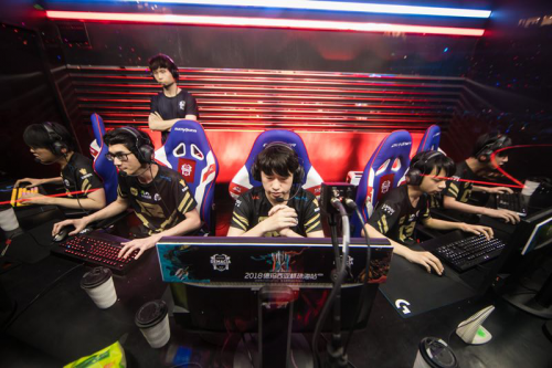 他都始终怀 他都始终怀